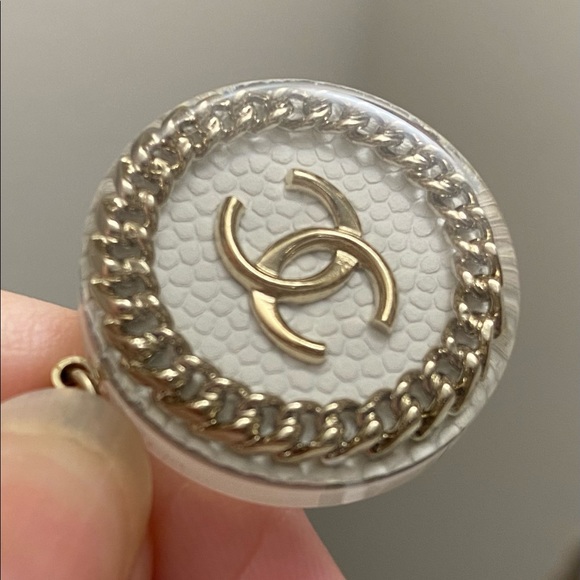 Authentic Chanel necklace, never been used - Picture 14 of 15